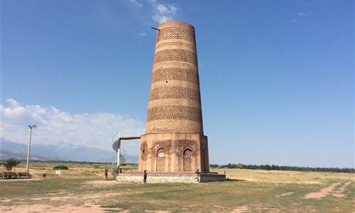 Kyrgyzstán - rajská příroda jezer a hor - Kyrgyzstan - věž Burana