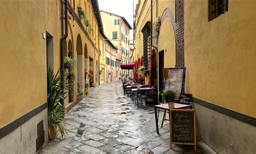 Toskánsko a Cinque Terre letecky - Lucca - uličky starého města