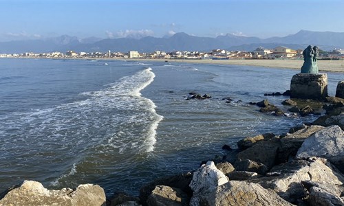 Toskánsko a Cinque Terre letecky - Viareggio - 7 km dlouhá pláž